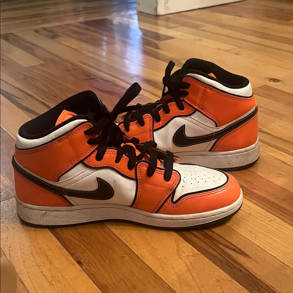 Air Jordan 1 Mid Turf Orange
